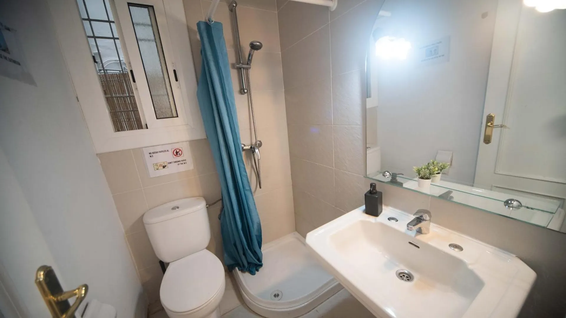 Eixample Private Rooms Barcellona 0*,  Spagna